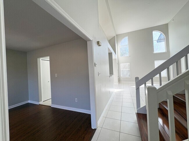 Foto del edificio - Gorgeous 4 BR Lake Mary home on Conservation lot - walking distance to Lake Mary HS