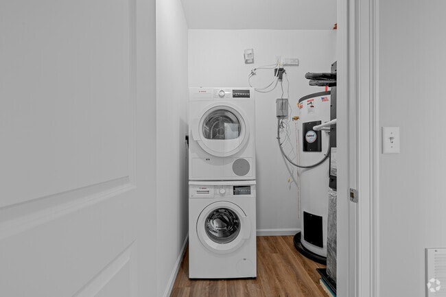 1 habitación, 1 baño, 746 pies cuadrados, lavandería - Bridge Street Commons