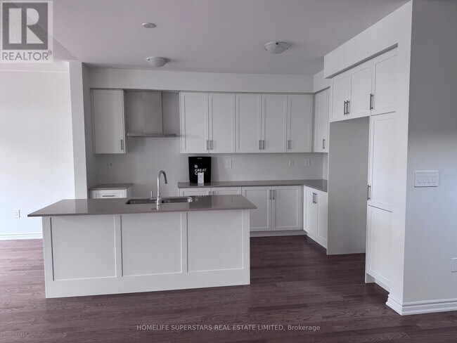 Building Photo - 291 Bergamot Ave