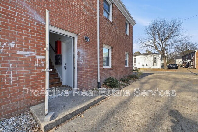 Foto del edificio - 507 Ashlawn Dr