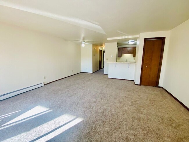 Foto del edificio - Spacious 1 Bedroom 1 Bath Lower Apartment Available Soon!