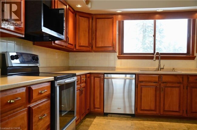 Building Photo - 1045 Tremaine Ave S