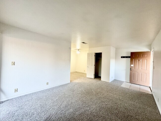 Foto del edificio - Las Vegas Guard-Gated Condo for Rent | Bella Vita Community | 1 Bedroom Upstairs Unit