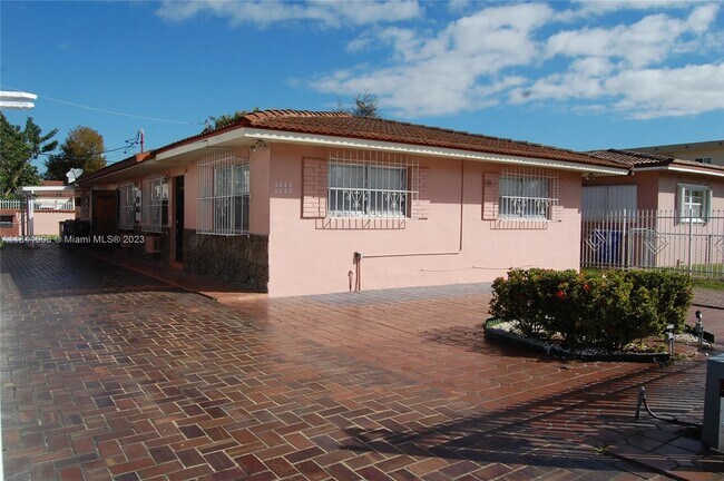 Foto del edificio - 2025 SW 5th St