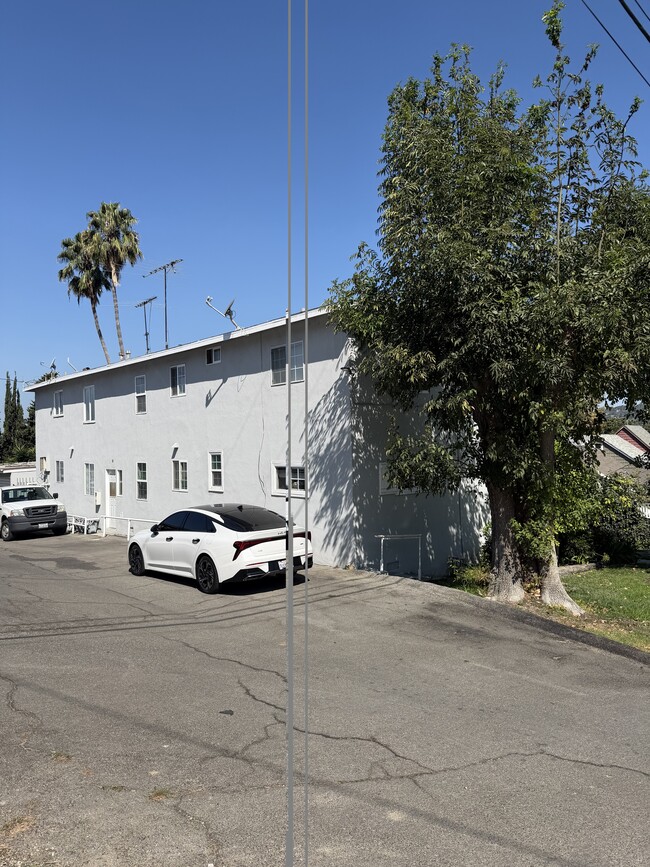 Photo - 2616 crestmoore pl (Los angeles, CA) Apartments