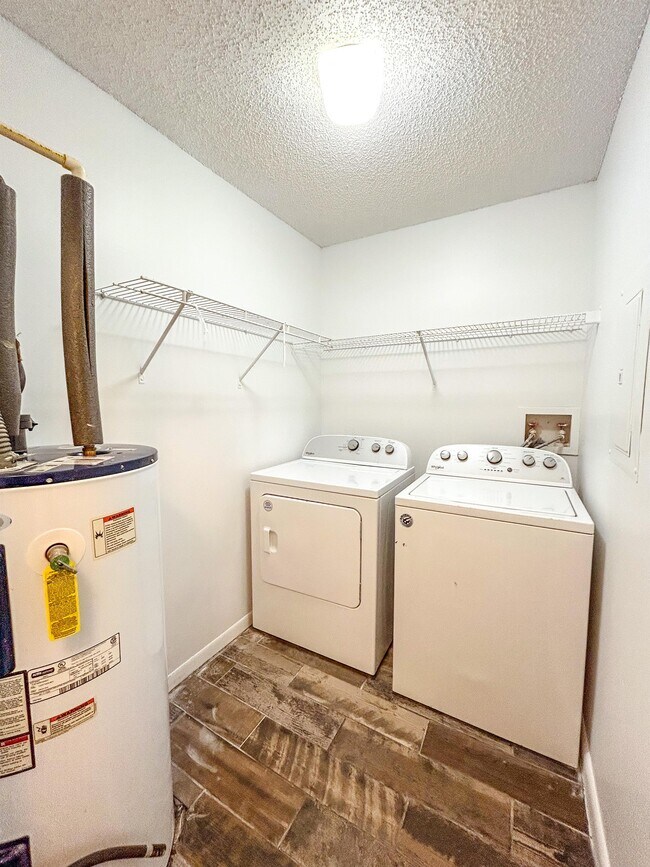 Building Photo - 3921 SW 34th St