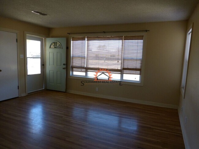 Building Photo - Cute 2 bedroom 1 bath home.