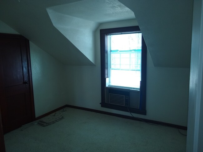 Bedroom - 100 W 6th St