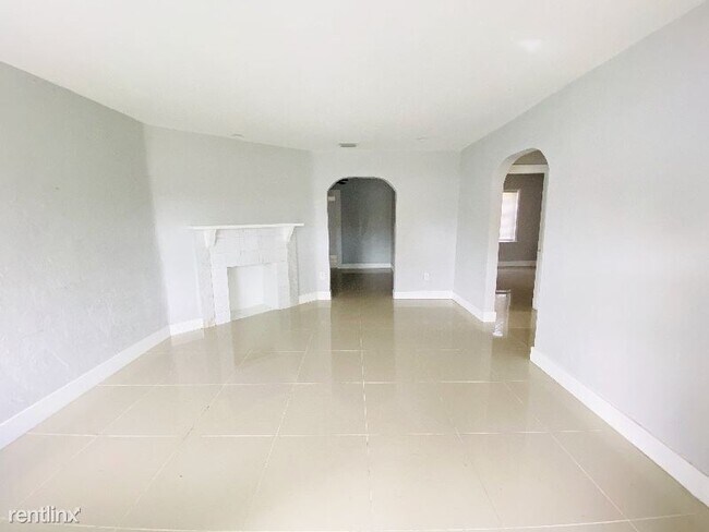 Building Photo - 4 br, 2 bath House - 811 NW 42 ST