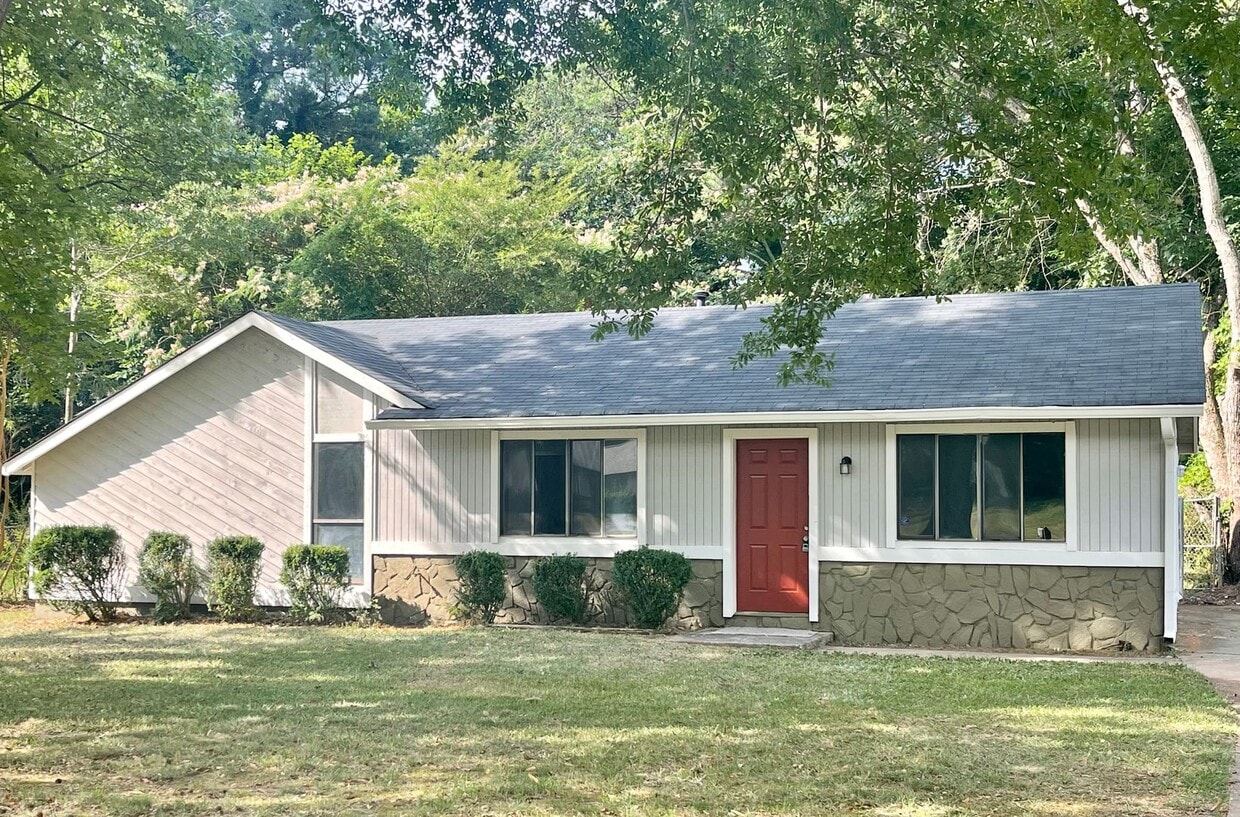 Primary Photo - Updated 3 Bed/1.5 Bath Ranch In Serene Nei...