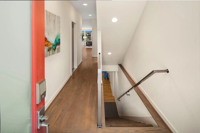 Building Photo - Maple Leaf - Northgate Home