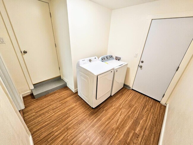 Building Photo - 3516 Olsen Dr
