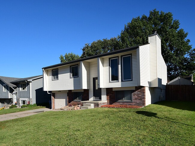 Building Photo - Southwest Omaha Beauty