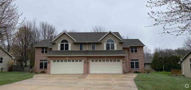 Building Photo - 2662 Maple Hills Dr