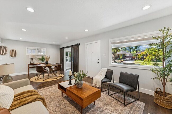 Foto del edificio - 1041 Yale Ave S