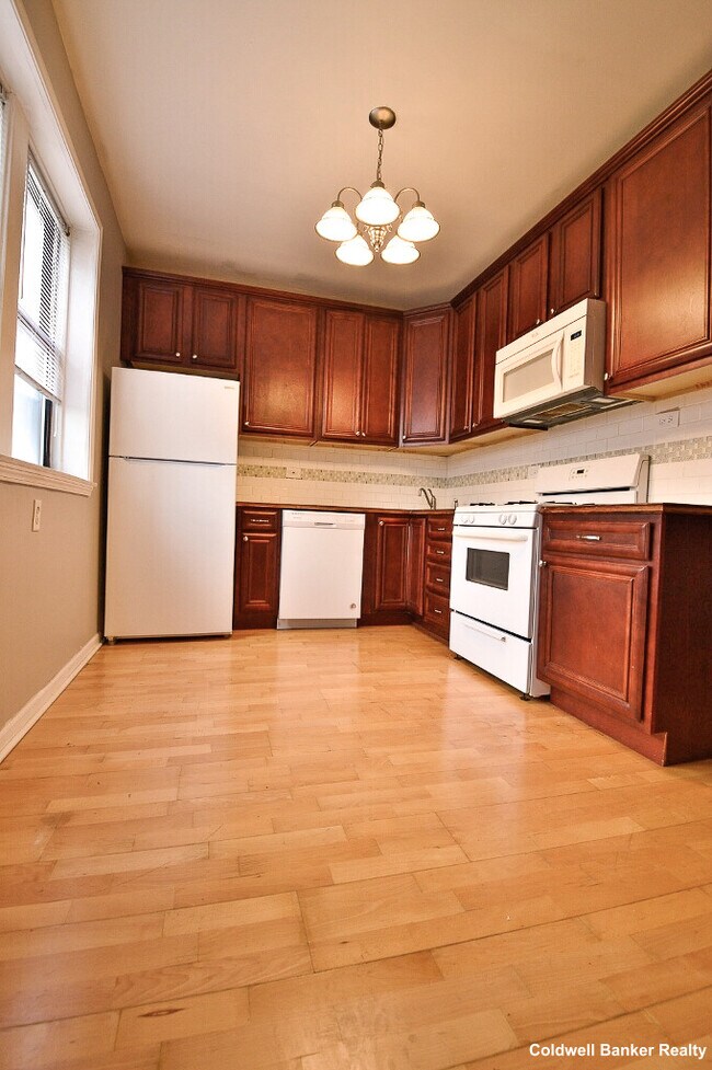 Foto del edificio - 2510 N Harding Ave