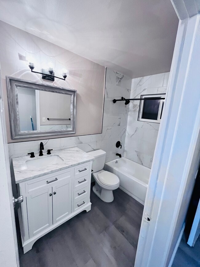 Building Photo - 385 Vernon Dr