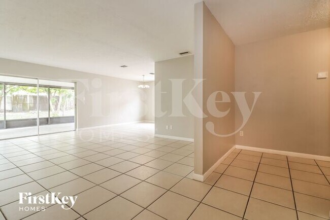 Foto del edificio - 10508 N Dixon Ave