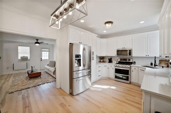 Foto del edificio - 616 Lebeau St