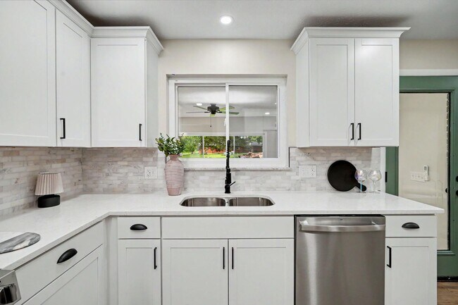 Foto del edificio - 2569 Richmar Dr