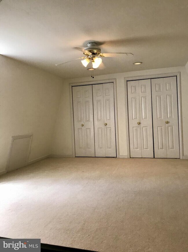 Building Photo - 69 Oak Knoll Dr