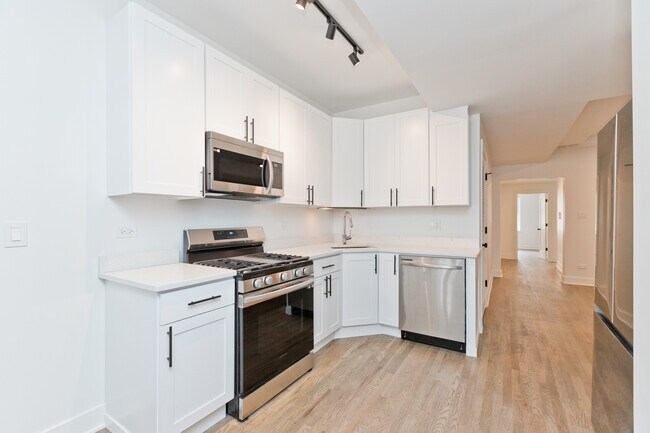 Foto del edificio - 2464 N Lincoln Ave
