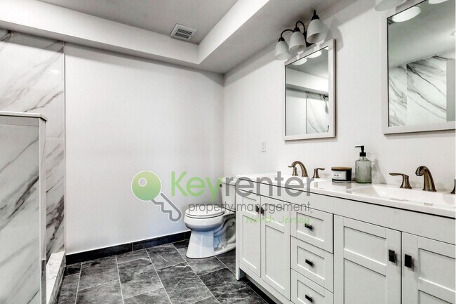 Foto del edificio - 176 Pennington Ave