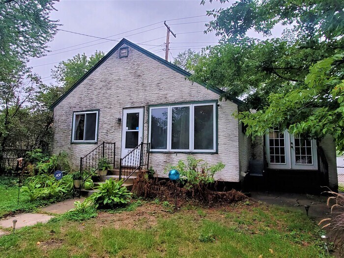 2538 Stinson Blvd NE House Rental in Minneapolis, MN