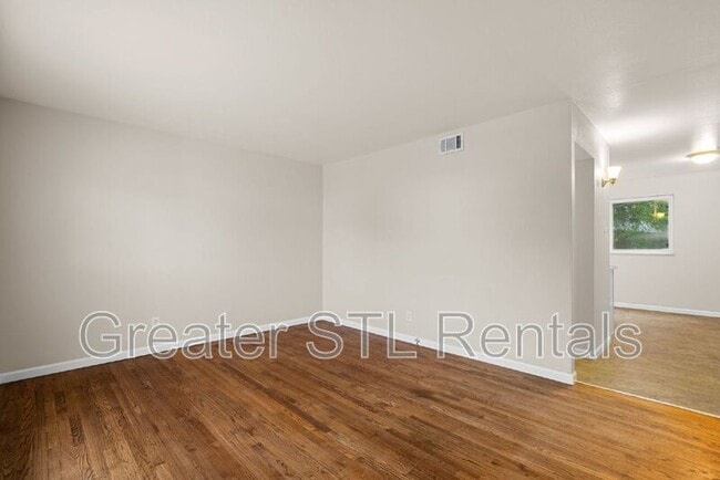 Building Photo - 2113 Campus Dr