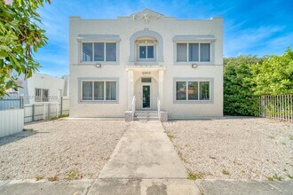 Building Photo - 2352 SW 5th St