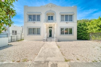 Building Photo - 2352 SW 5th St