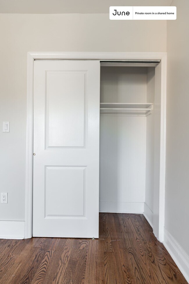 Foto del edificio - Room in Shared 3 bed/1.5 bath home