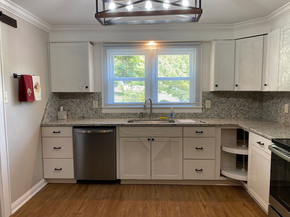 Primary Photo - Beautiful 2 Bedroom and 1 Bath house in Bl...