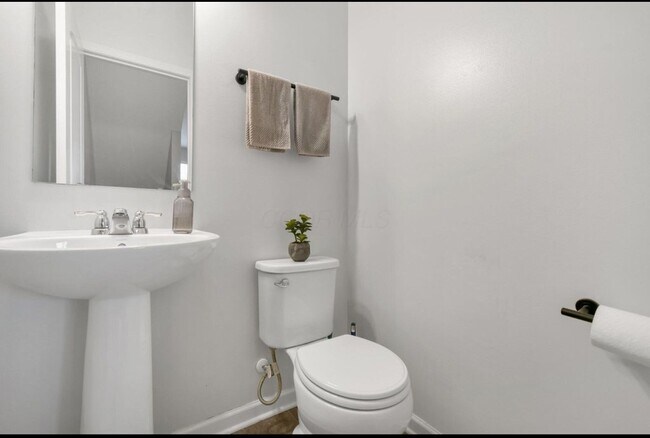 Foto del edificio - 389 Laurel Creek St
