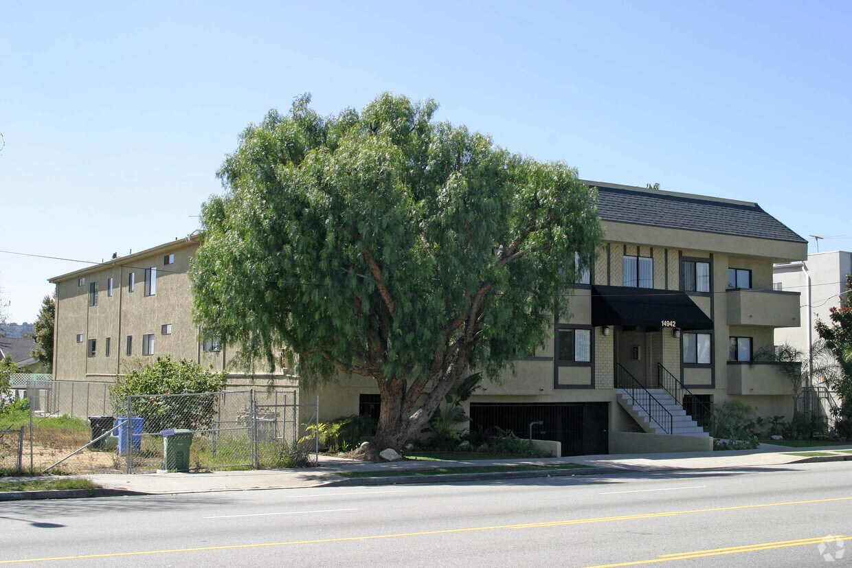 Foto del edificio - 14942 Burbank Blvd
