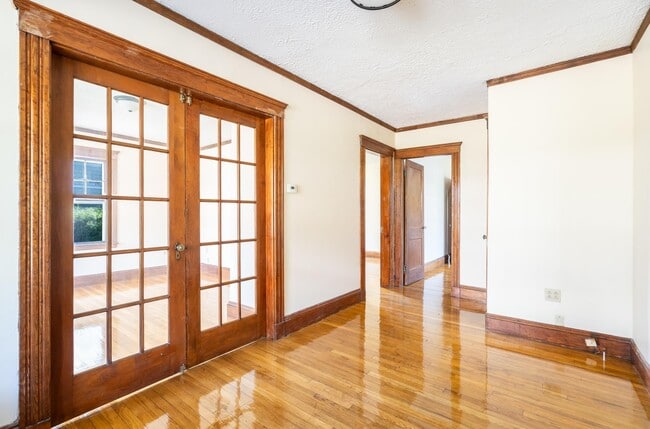 Building Photo - 167 Forest Hills St
