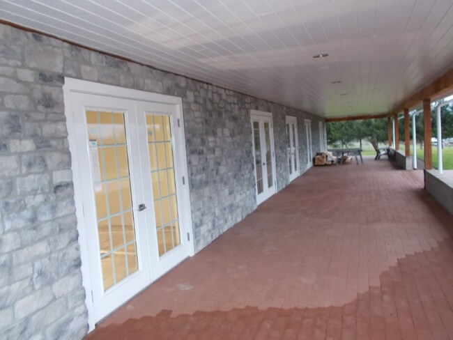 Building Photo - 19031 SE Tickle Creek Rd