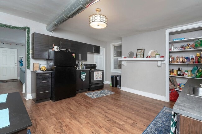 Building Photo - 3 bedroom in heart of South Side