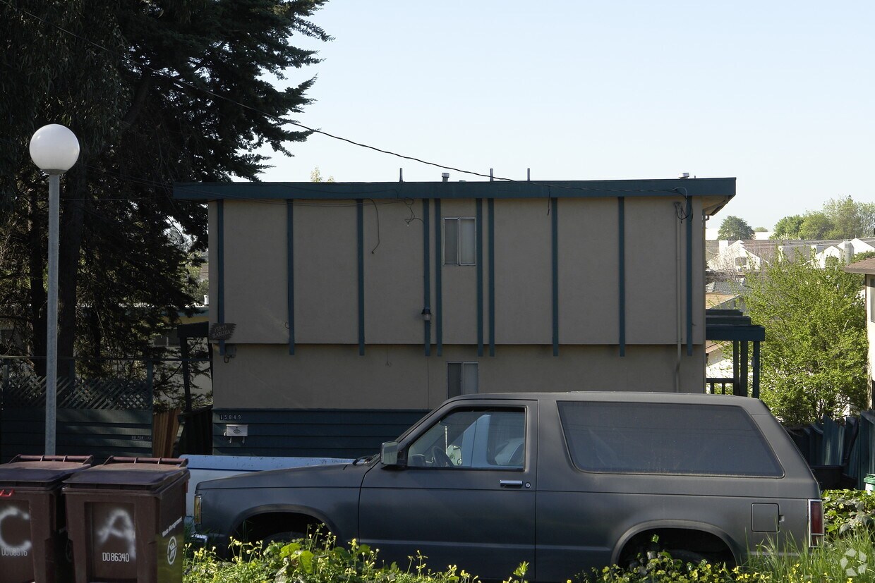 Foto del edificio - 15849 Marcella St