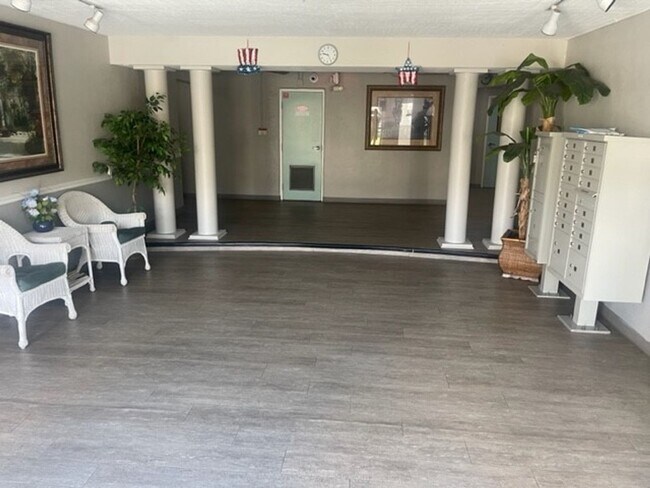 Foto del edificio - 2BR 2BA CONDO LOCATED CLOSE TO PORT CANAVERAL
