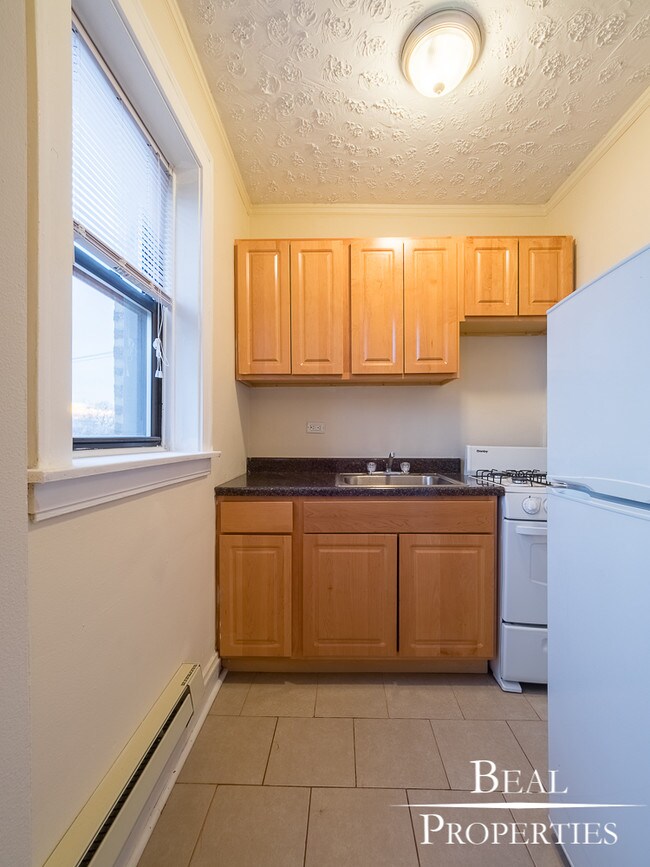 Building Photo - 4546 N Damen Ave