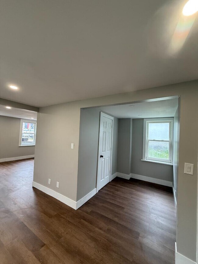 Building Photo - 23 Benson St