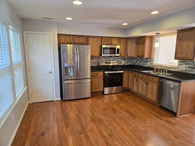 Kitchen - 127 Park Place Dr