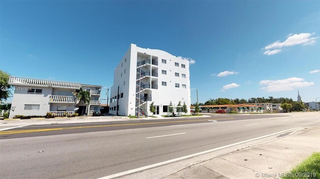 Foto del edificio - 6001 W Flagler St