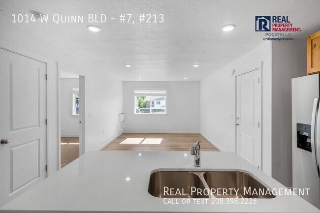 Foto del edificio - Brand New 3 Bedroom 2 Bath Apartment - Fib...