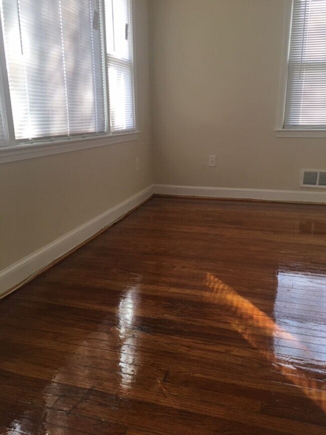 Photo - 556 49th Pl NE House