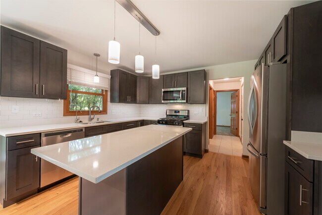 Foto del edificio - 42W050 Keslinger Rd