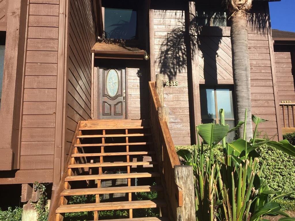 Foto principal - 2318 Crows Nest Dr