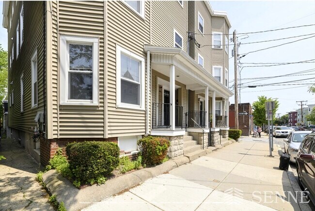 Building Photo - 399 Washington St