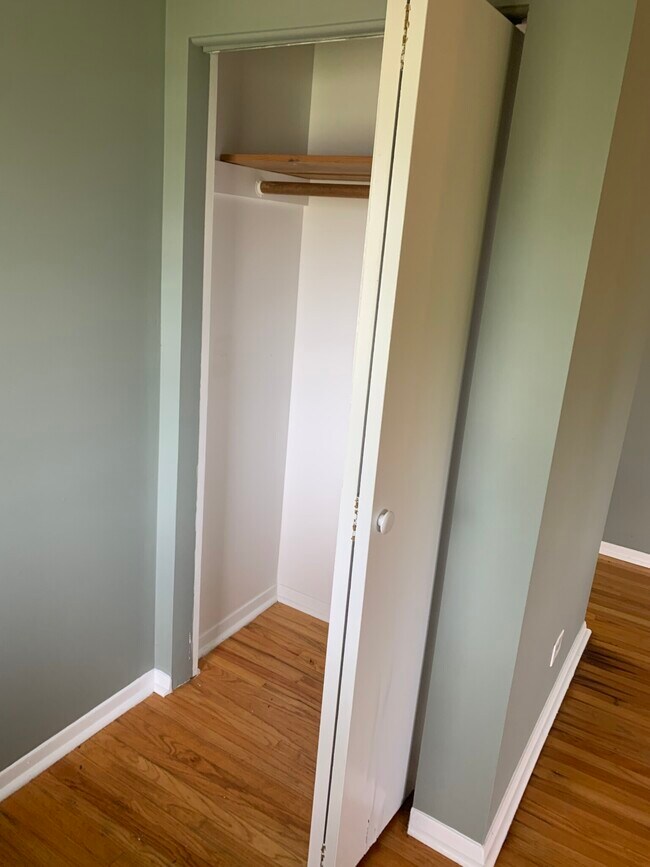 Coat Closet - 475 Berkshire Ln